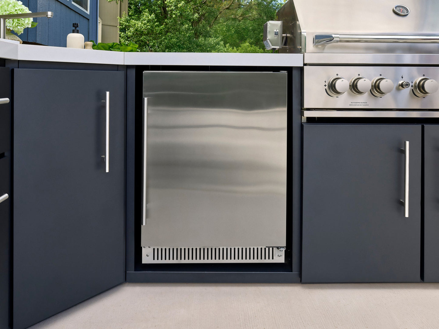 Emory | Corner Outdoor Kitchen Island with Built-In Grill & Griddle